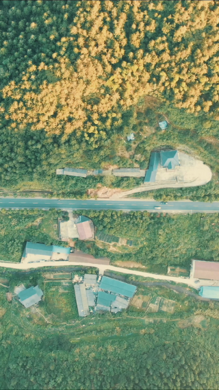 航拍大山山谷乡村公路竖屏 