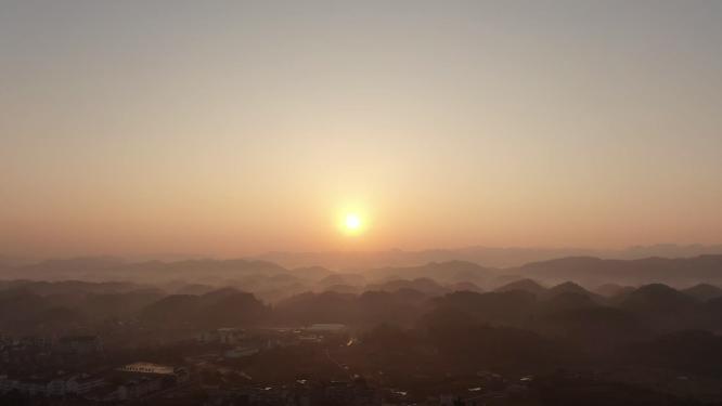 航拍大山日出彩霞迷雾青岩古镇