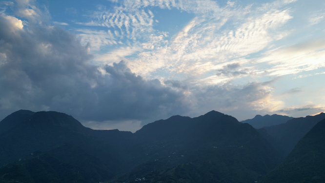 航拍大山日落晚霞夕阳