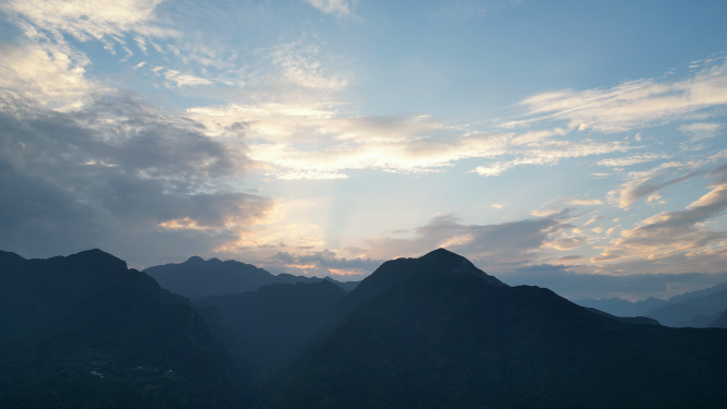 航拍大山日落晚霞夕阳