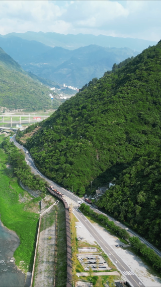 航拍大自然山川公路蓝天白云