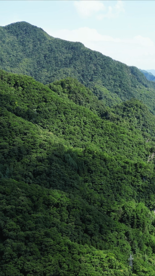 航拍大自然连绵起伏山峰