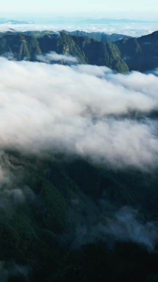 航拍大自然高山云海湖北神农架风景区