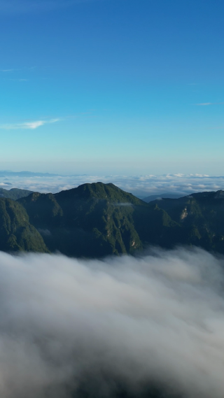 航拍大自然高山云海湖北神农架风景区