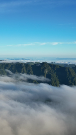 航拍大自然高山云海湖北神农架风景区
