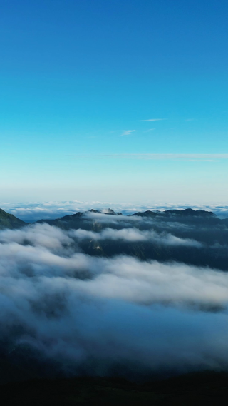 航拍大自然高山云海湖北神农架风景区
