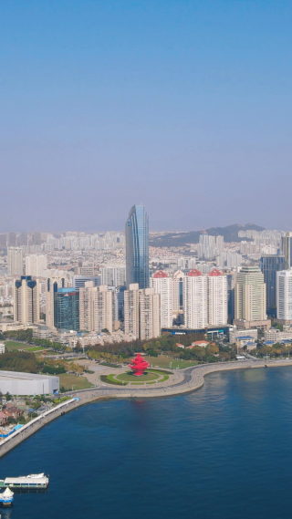 航拍山东青岛城市风光竖屏