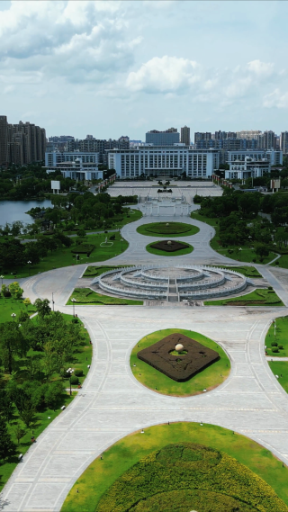 航拍抚州市政府名人雕塑广场
