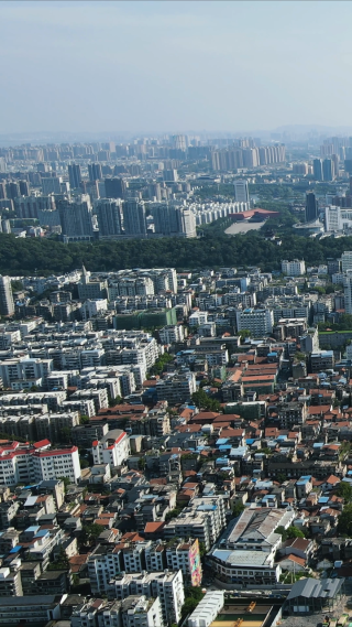 航拍武汉城市老城区建设