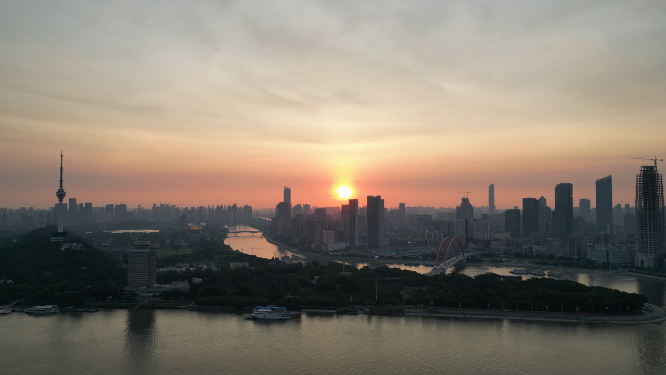 航拍武汉日落晚霞夕阳火烧云