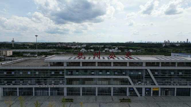 航拍江西抚州公交站