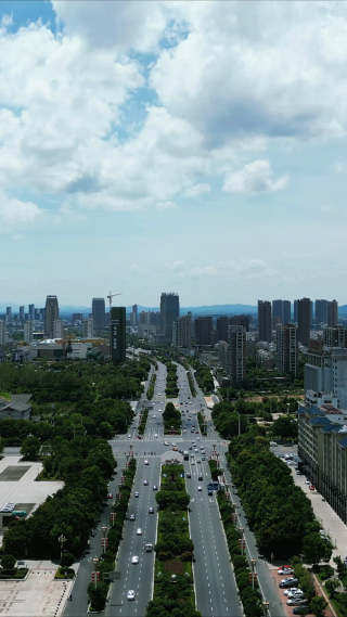 航拍江西抚州城市风光交通竖屏