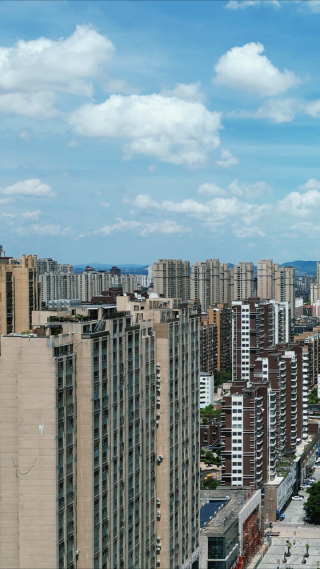 航拍江西抚州城市风光交通竖屏