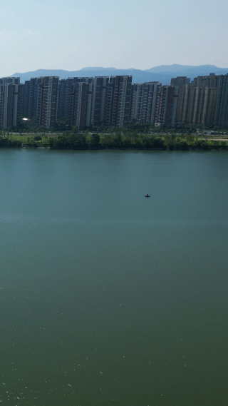 航拍江西赣江河流风光竖屏
