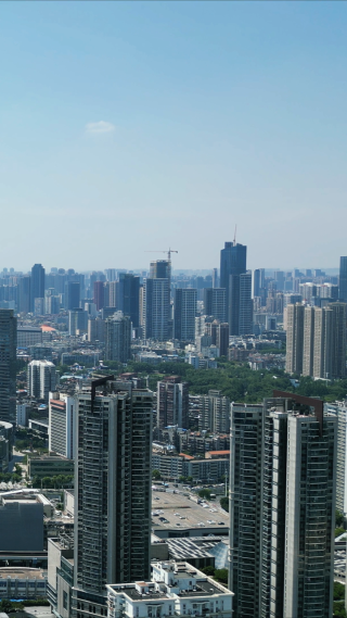 航拍湖北武汉城市密集高楼建筑竖屏