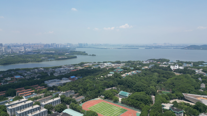 航拍湖北武汉大学校园环境
