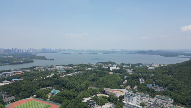 航拍湖北武汉大学校园环境