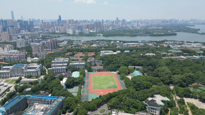 航拍湖北武汉大学校园环境