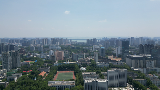 航拍湖北武汉大学校园环境
