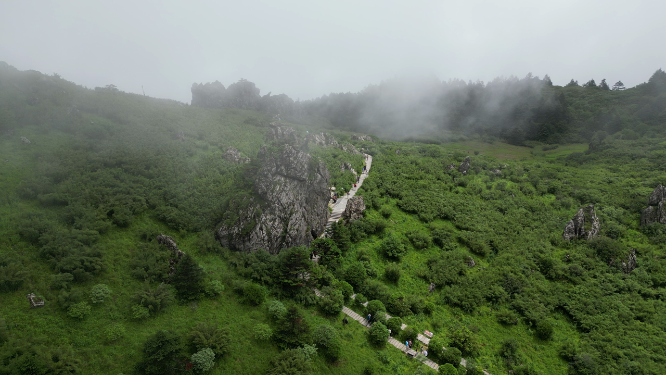 航拍湖北神农架5A景区