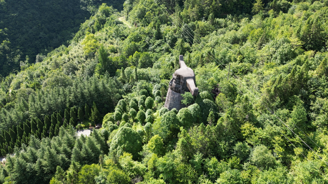 航拍湖北神农架5A景区神农坛