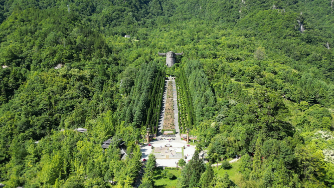 航拍湖北神农架5A景区神农坛