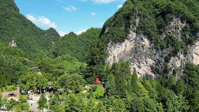 航拍湖北神农架5A景区神农坛