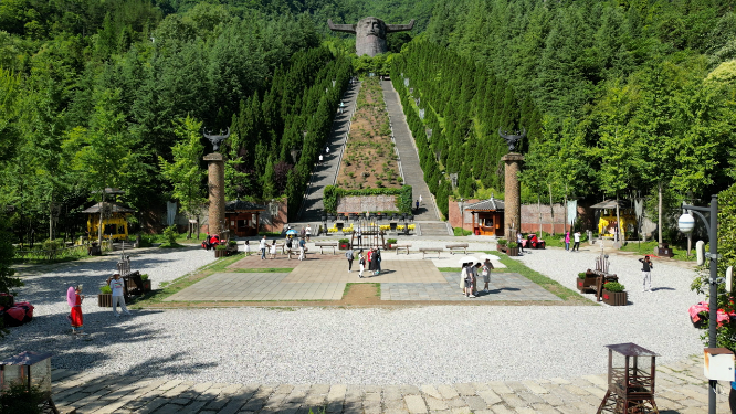 航拍湖北神农架5A景区神农坛