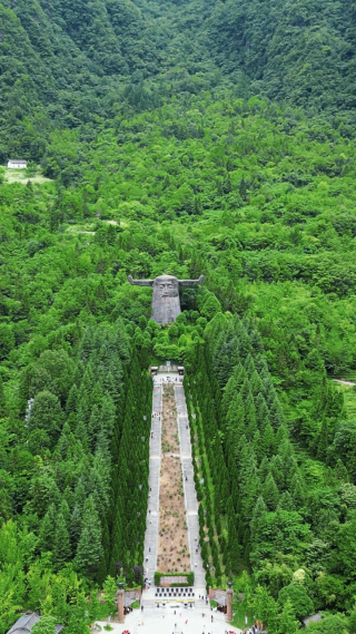 航拍湖北神农架5A景区神农坛竖屏