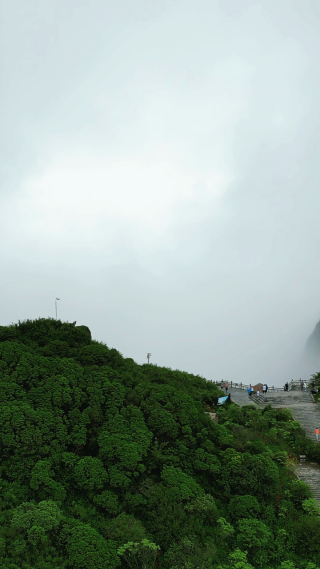 航拍湖北神农架5A景区神农谷云雾缭绕