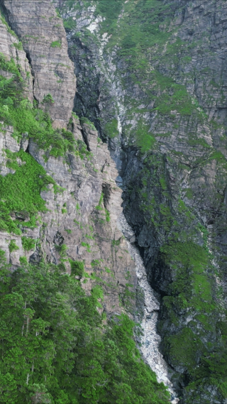 航拍湖北神农架5A景区