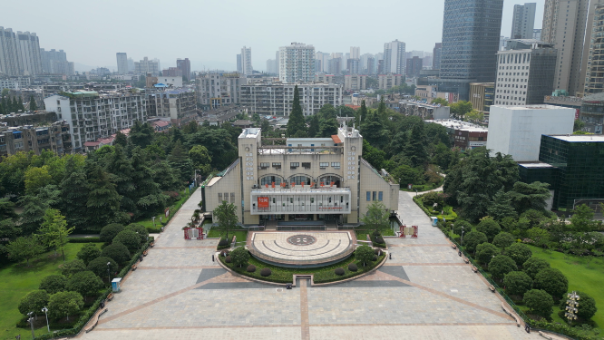 航拍湖北襄阳人民广场少年宫