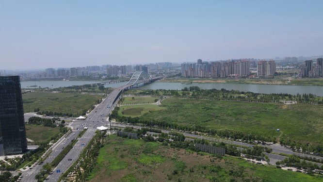 航拍湖北襄阳新城城市交通