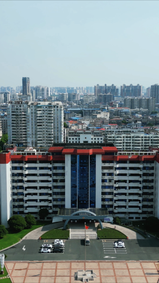 航拍湖北鄂州市政府办公楼