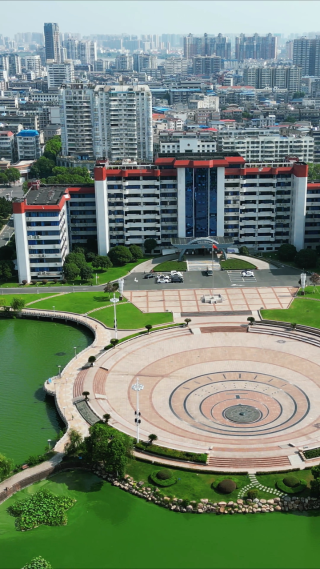 航拍湖北鄂州市政府办公楼