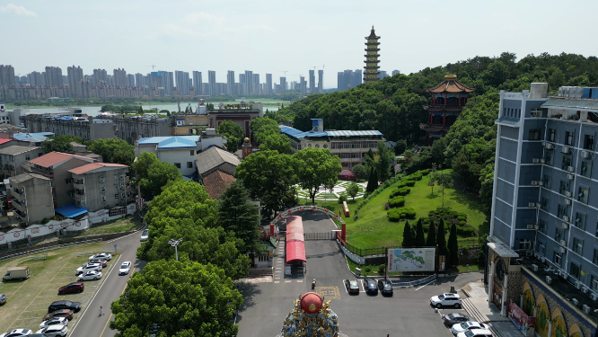 航拍湖北鄂州莲花公园元明塔