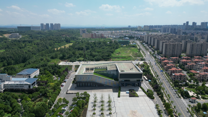 航拍湖北随州市民之家 