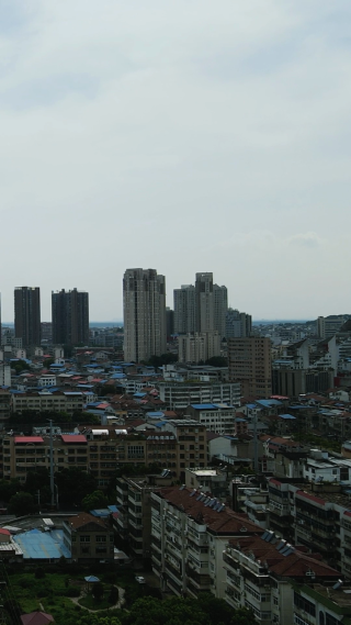 航拍湖北黄冈城市建设竖屏