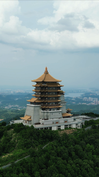 航拍湖北黄石东方山4A景区金顶