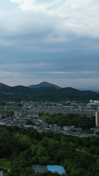 航拍蓝天白云城市丁达尔光
