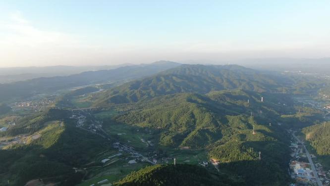航拍连绵起伏山川森林