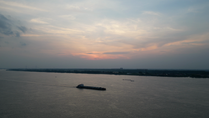 航拍长江日落晚霞夕阳西下