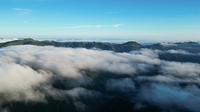 航拍高山云海湖北神农架景区