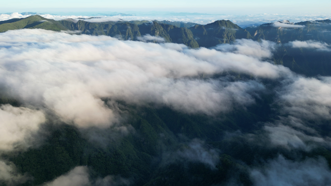 航拍高山云海湖北神农架景区