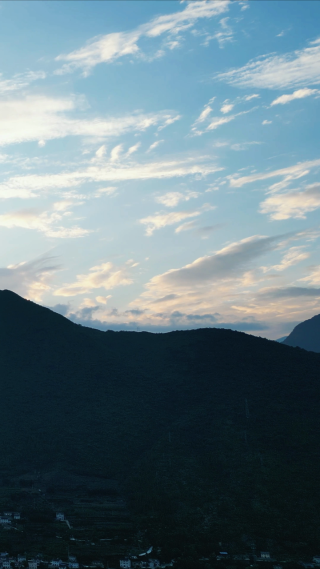 航拍高山日落晚霞夕阳竖屏