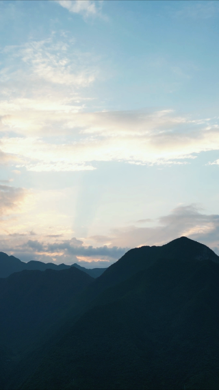 航拍高山日落晚霞夕阳竖屏