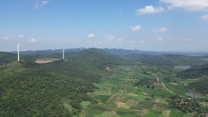 航拍高山风车发电能源