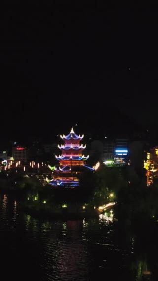 贵州镇远古镇夜景灯光竖屏航拍