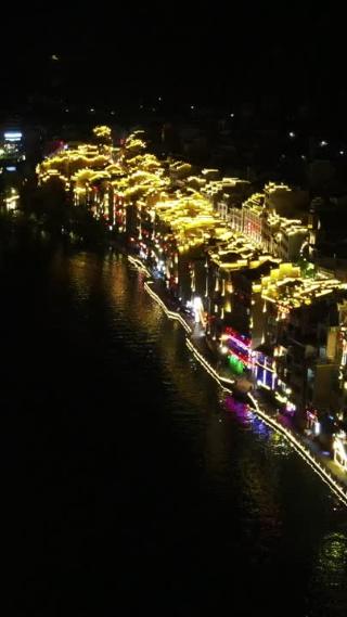 贵州镇远古镇夜景灯光竖屏航拍