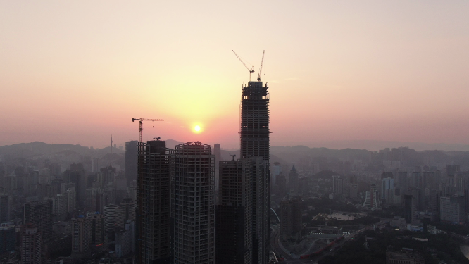 4K航拍城市高楼吊塔日出彩霞